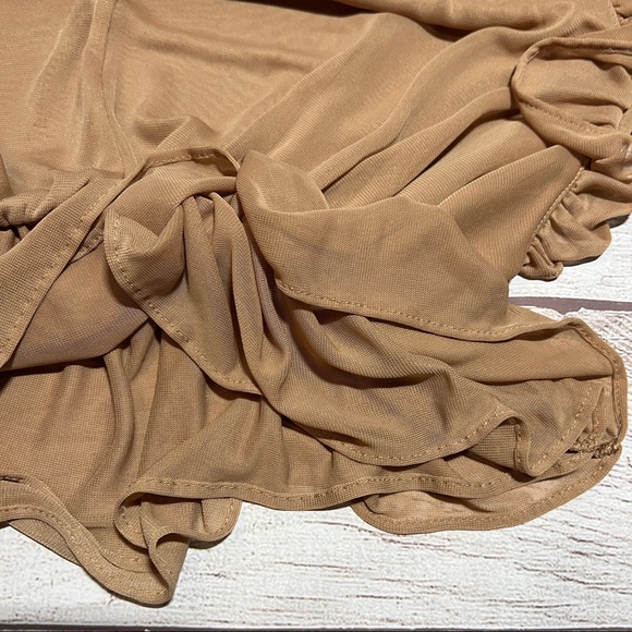 EXPRESS Ruffle V-Neck Peplum Top - Picture 6 of 12